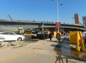 升降平臺(tái)車(chē)助力高架橋焊接