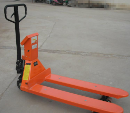 手動(dòng)叉車(chē)用于農(nóng)產(chǎn)品市場(chǎng)搬運(yùn)工作安全且高效